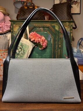 ✨Live Show Listing✨ Vintage Givenchy Shoulder Bag